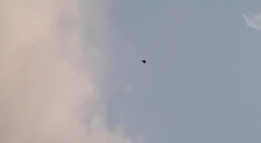 מטוס איראני בשמיים