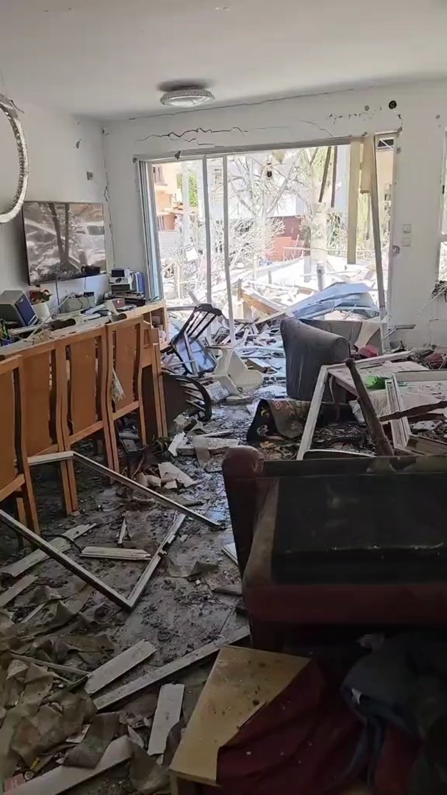 תיעוד ההרס בתוך בית ברשל"צ