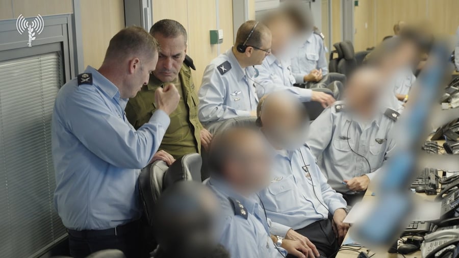 הרמטכ"ל זמיר עם לוחמי חיל האוויר