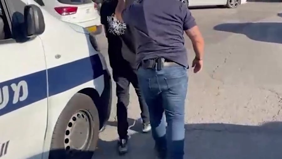 תיעוד ממעצר החשוד והפרסום שהפיץ במרשתת