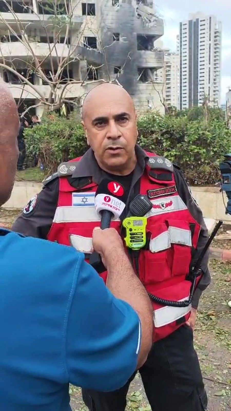 טפסר משנה אלון שבתאי בתדריך מזירת הנפילה במרכז