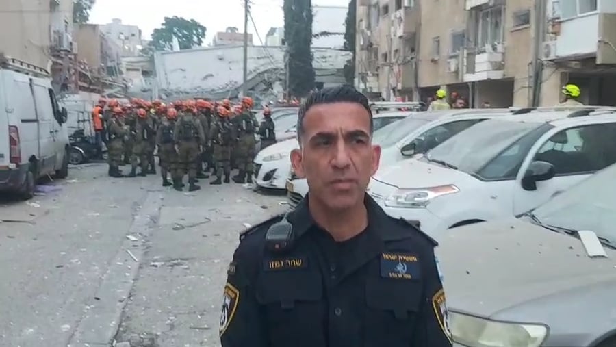 סנ''צ שחר גמזו דובר מחוז ת''א בזירת הנפילה