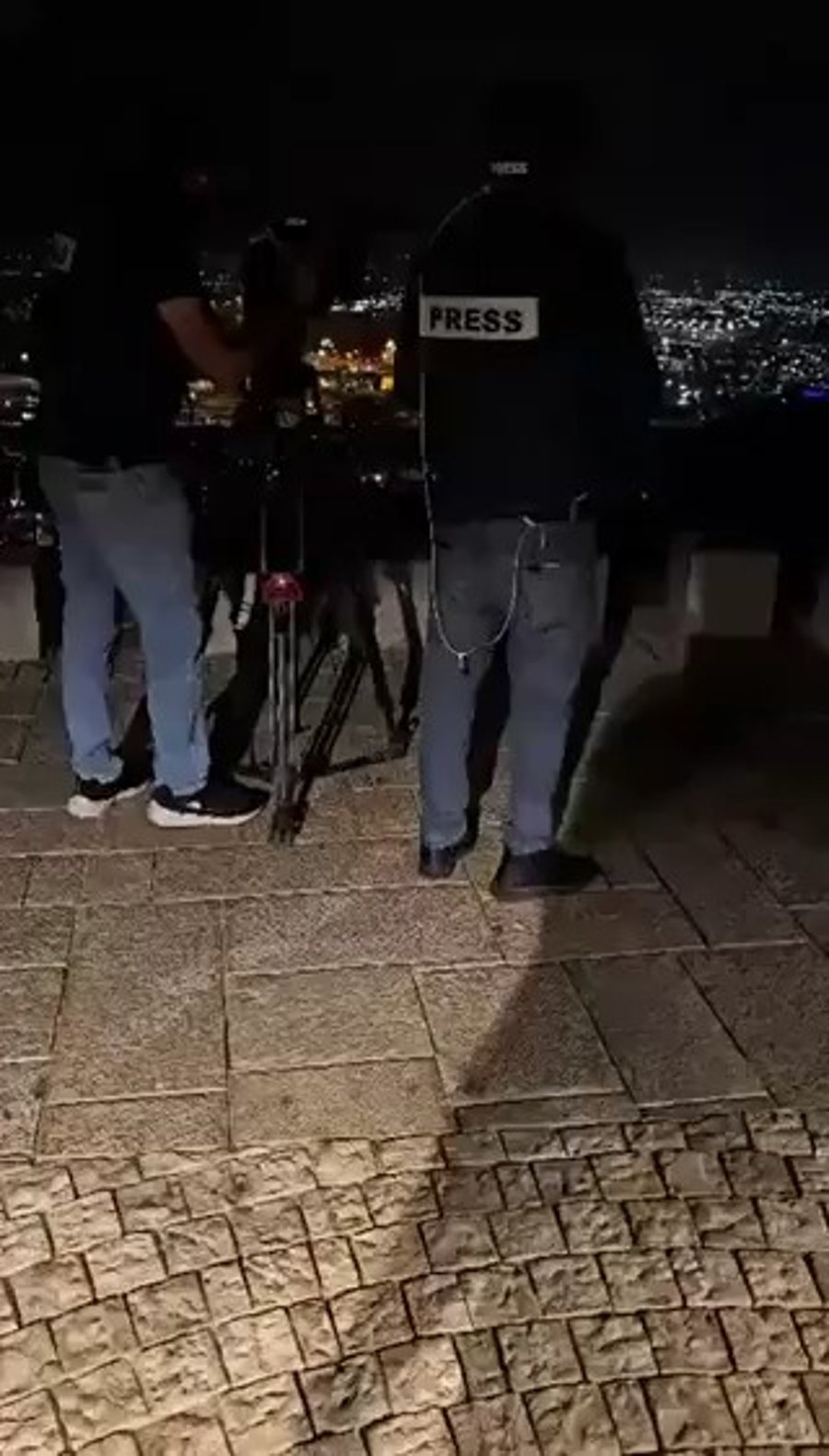 כתבים בשירות אל-ג'זירה משדרים "בלייב" מיקום נפילה מדויק