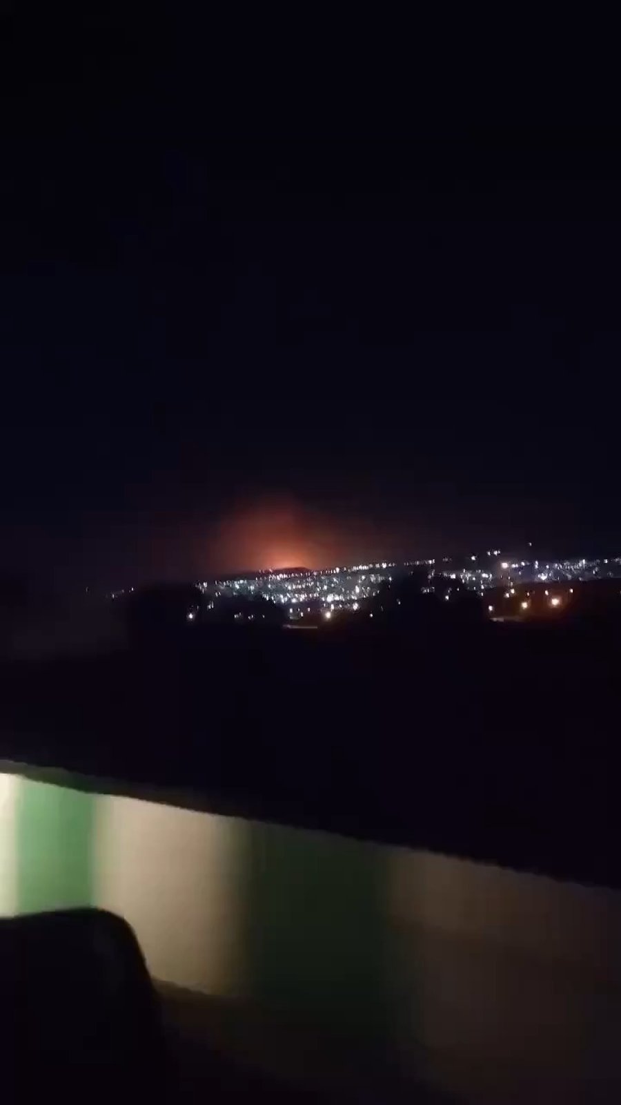 המפעל הפטרוכימי באילאם לאחר שהותקף בידי ישראל