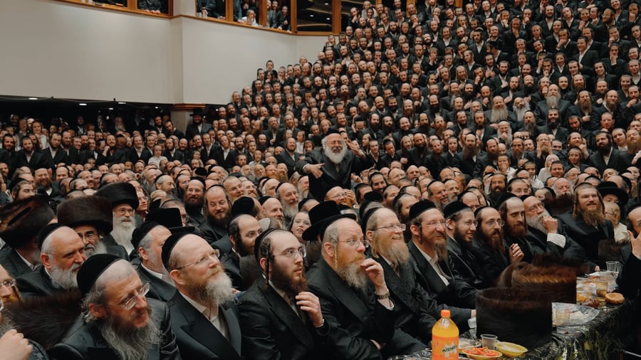 השירה האדירה בשמחת בית סלונים