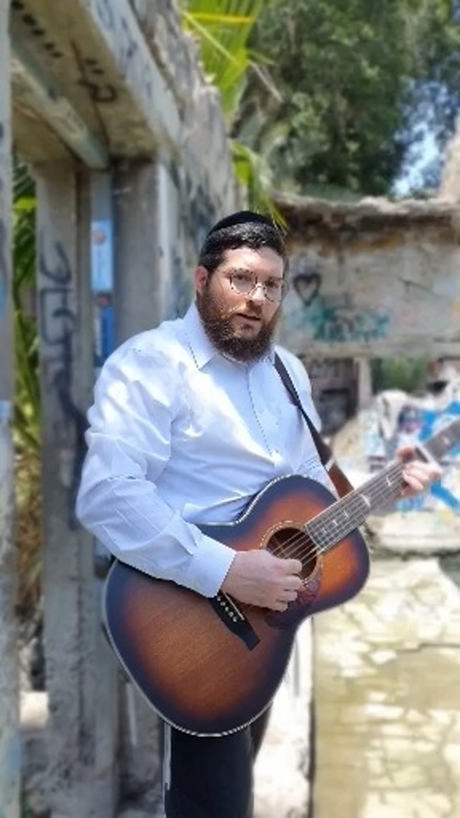 הקומזיצע'ר ר' מנחם הוכמן בעין ג'ונס