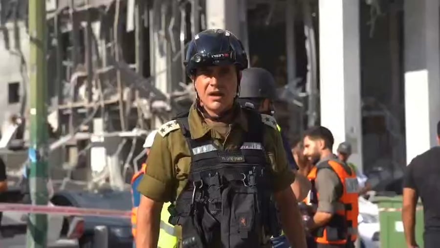 דובר צה"ל:  אלוף-משנה יונתן רז, מפקד נפת גנים בזירת הנפילה ברמת גן