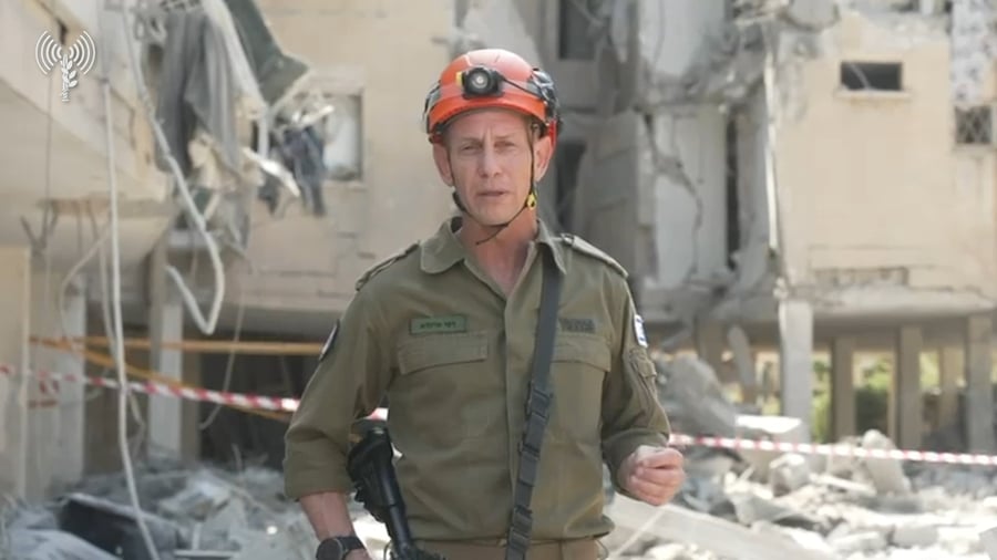 מפקד פיקוד העורף, אלוף רפי מילוא מזירת הנפילה בחולון