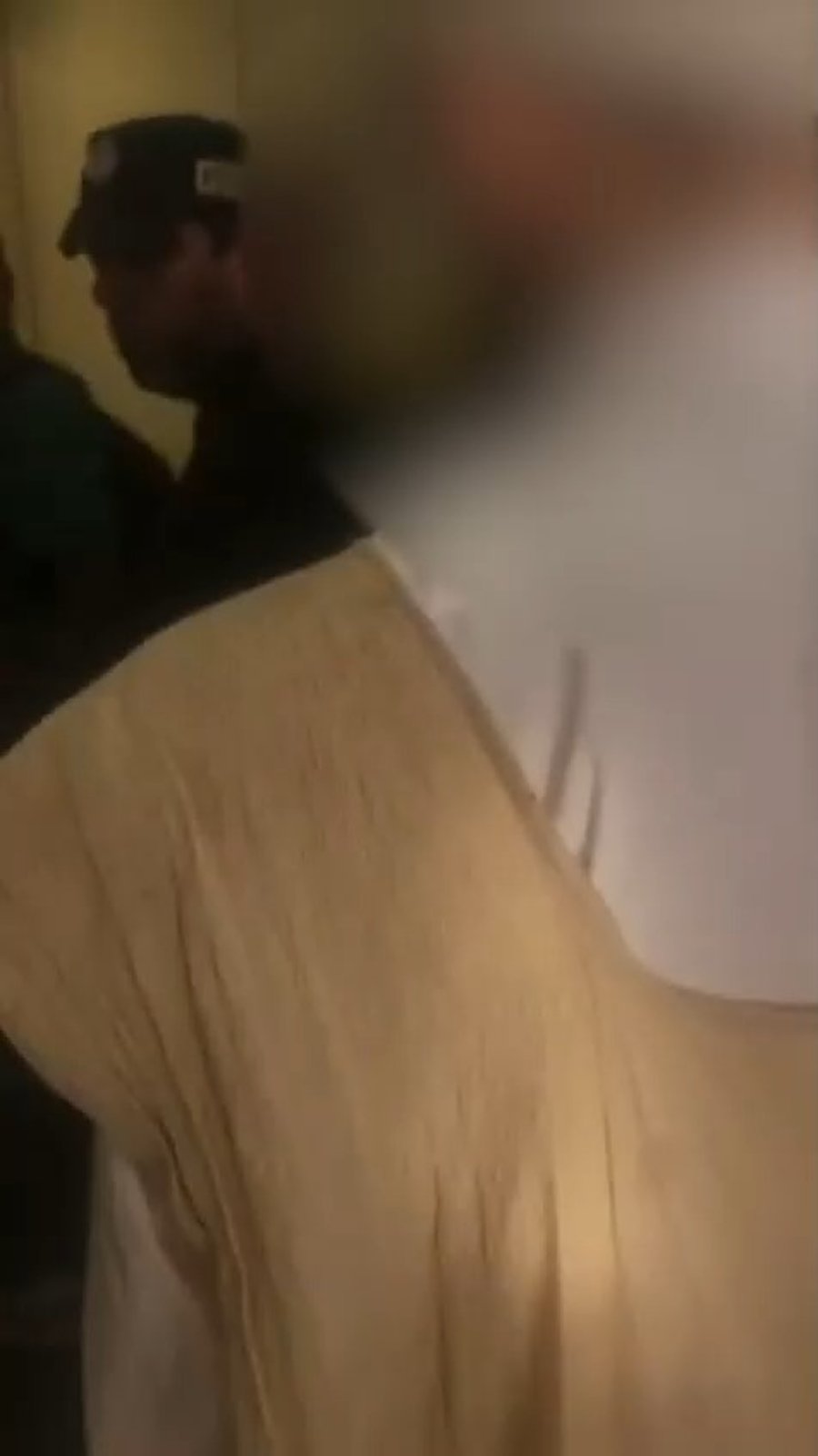 תיעוד ממעצר החשוד על ידי השוטרים עם הגעתו ארצה