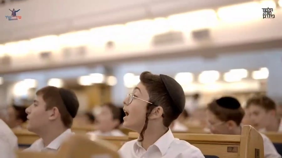 הילדים הזכים בשירה המרגשת