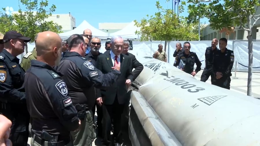 ראש הממשלה במכללה לשוטרים