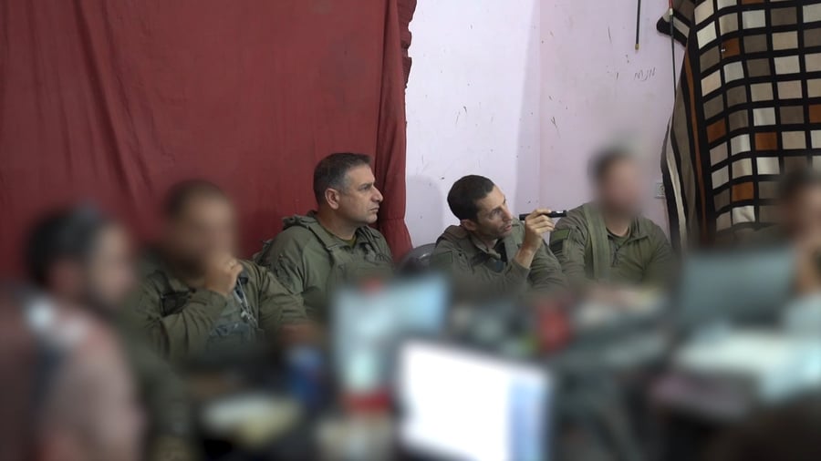  תיעוד של מפקד אוגדה 98 ומפקד חטיבה 7 בהערכת מצב בשטח