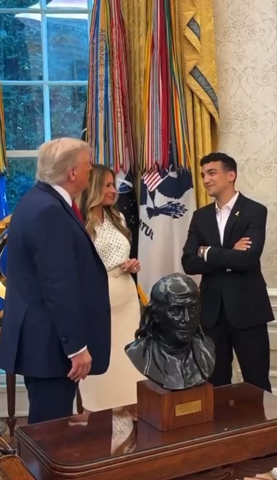 טראמפ בשיחה עם אלכסנדר