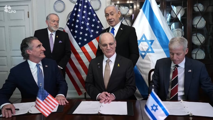 נתניהו במעמד החתימה