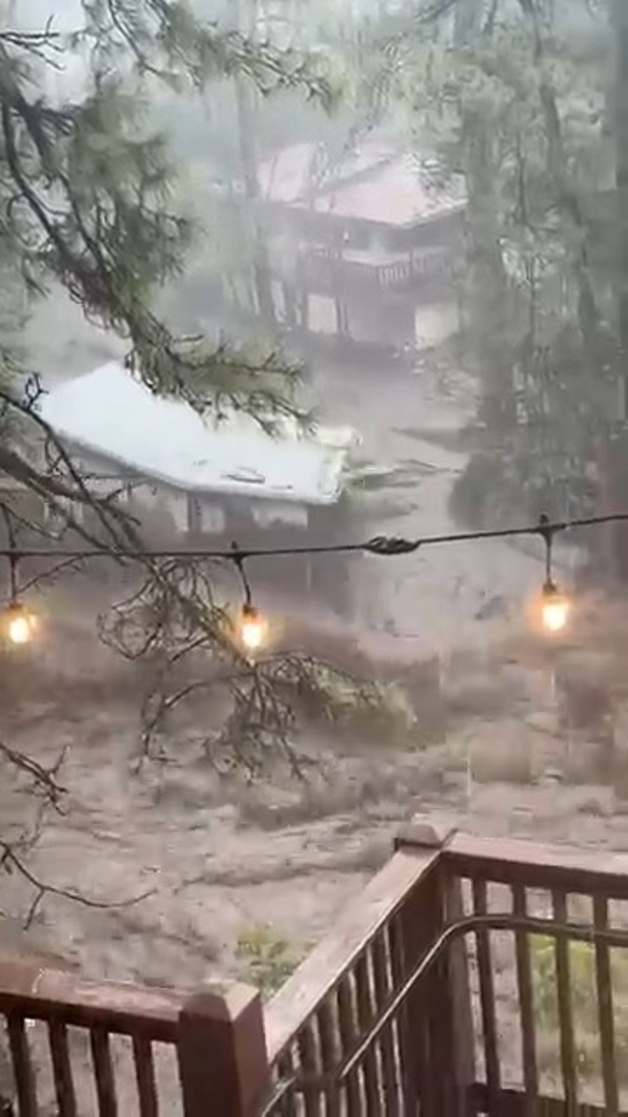 בית נסחף בשטפונות בניו מקסיקו