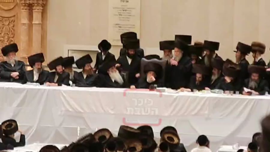 הגה"צ רבי ישראל מילר בדברי מחאה במעמד האדמו"ר מויז'ניץ