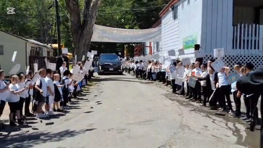 האדמו"ר מסקווירא מב"פ, בביקור במחנה סקווירא בקאנטרי