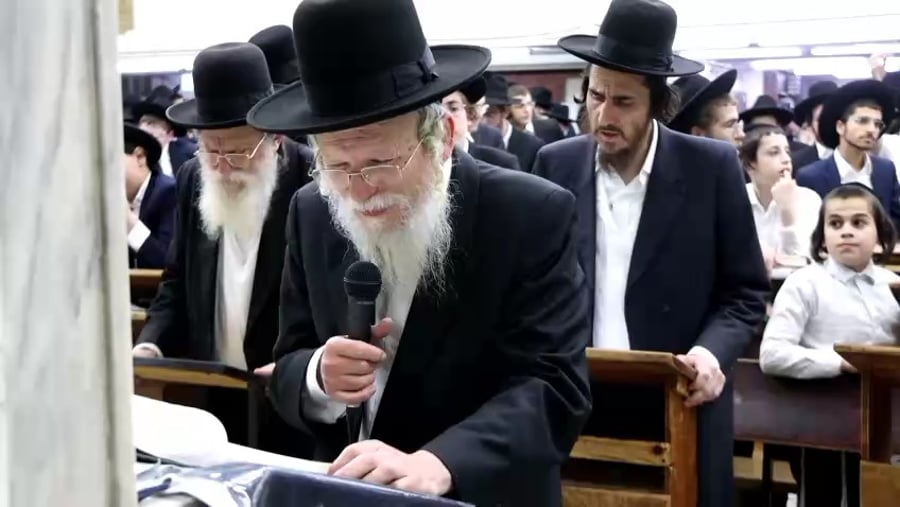 עצרת מחאה בכולל חזון איש בבני ברק