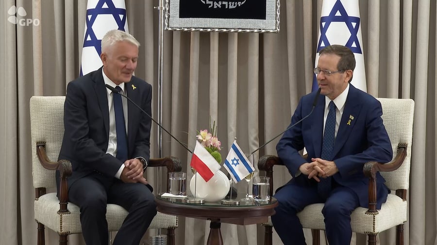 הנשיא הרצוג ושגריר פולין