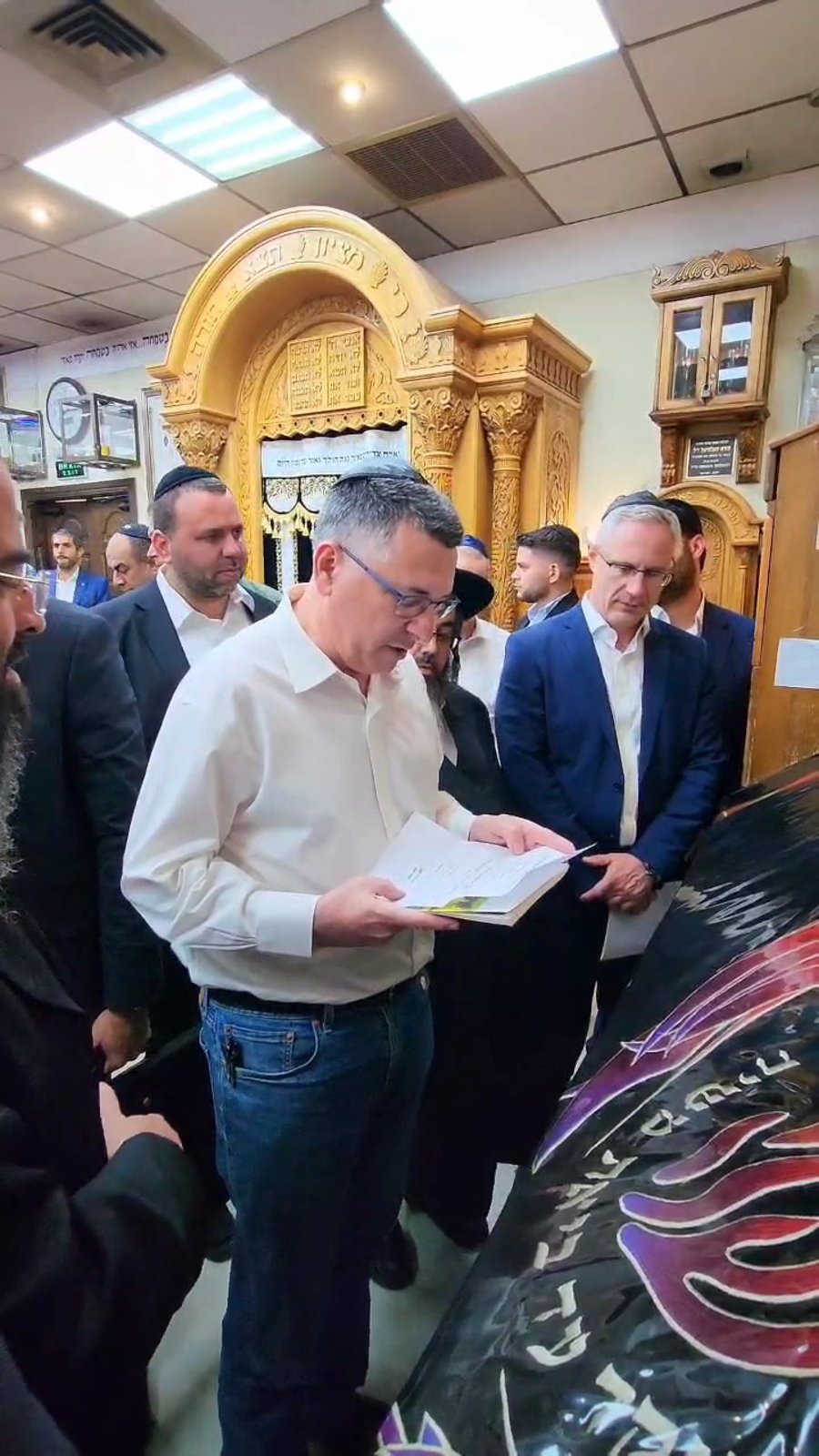 שר החוץ בתפילה באומן