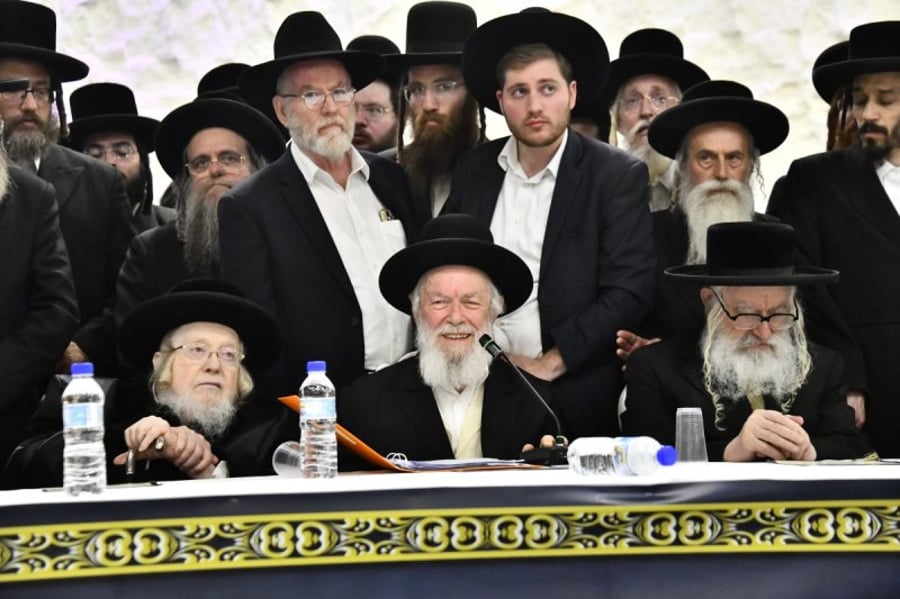 הגר"י זילברשטיין נושא דברים בכינוס החירום