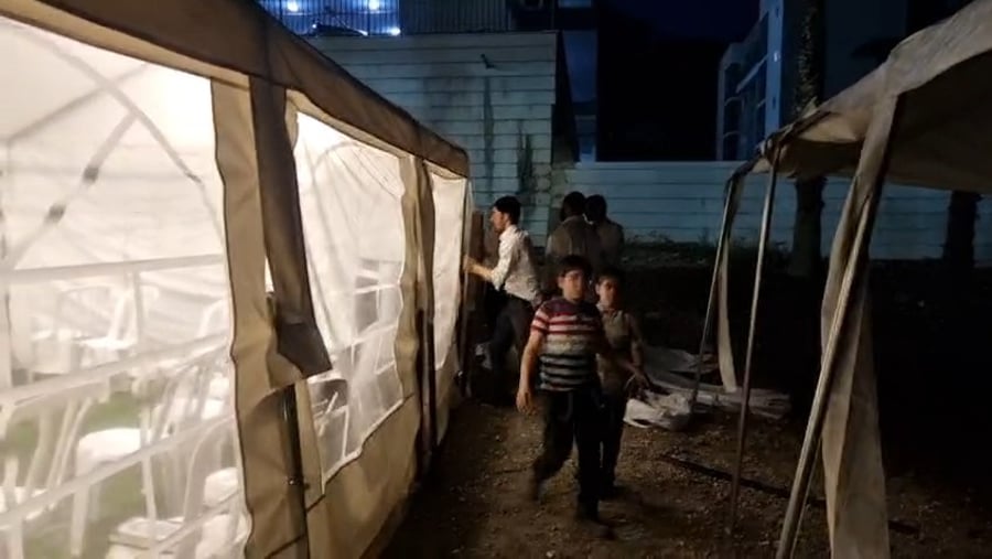 תיעוד מהקמת האוהלים