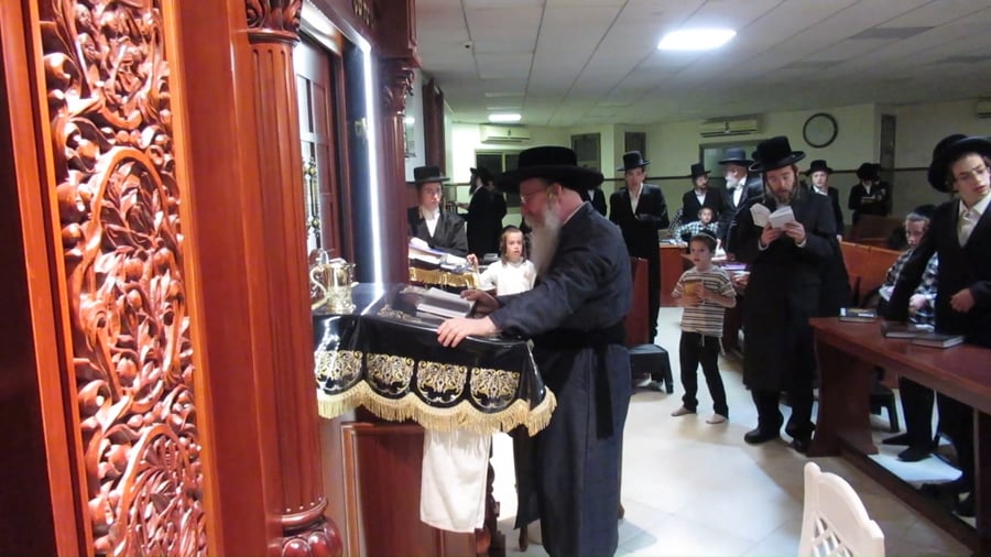 תשעה באב בחצה"ק קרעטשניף ק"ג