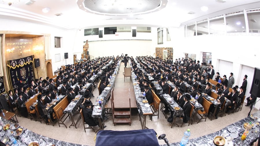 חלוקת פרסים לתלמידי ישיבת 'תולדות אהרן'