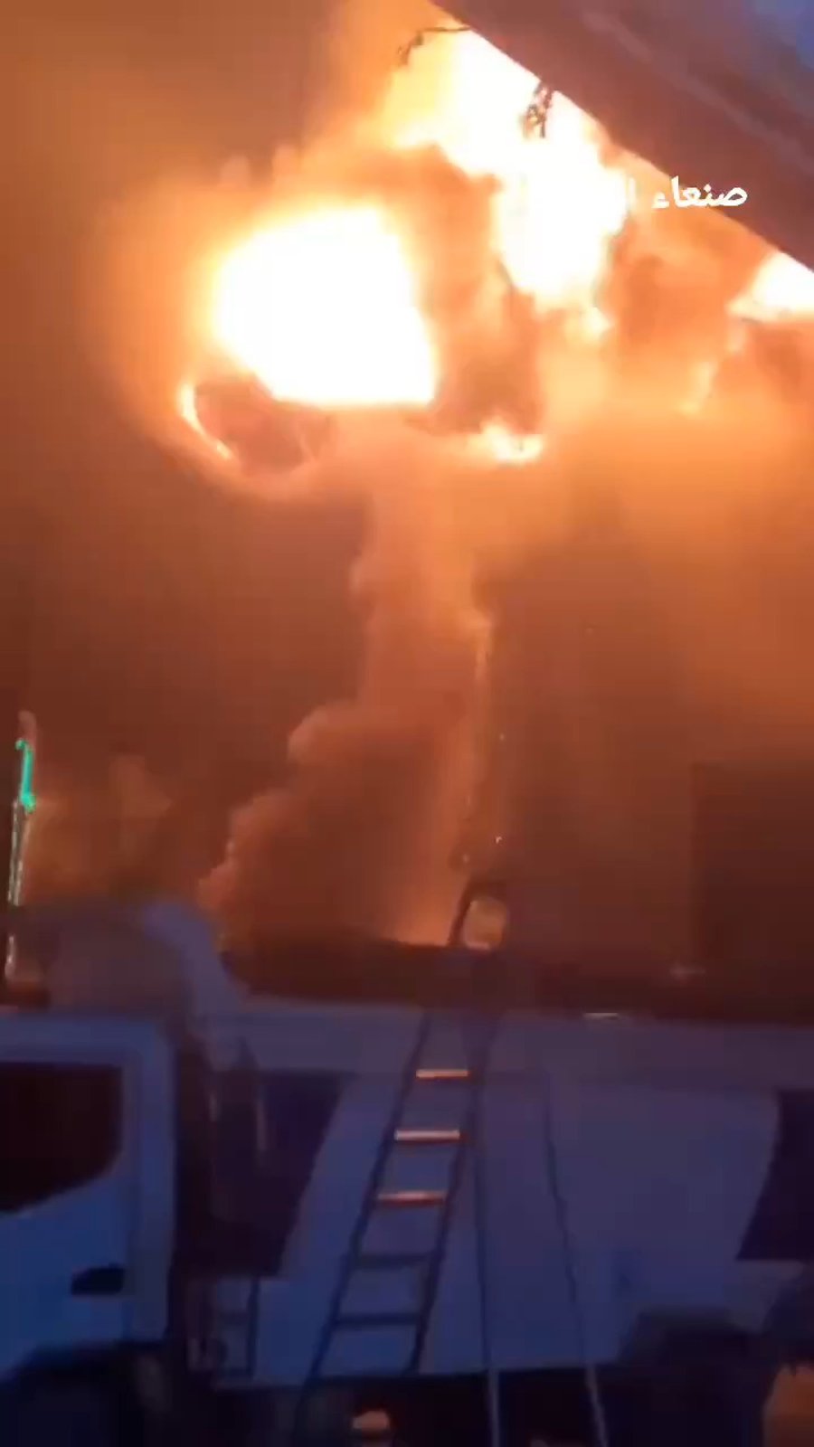 האש בתחנת הכוח בצנעא