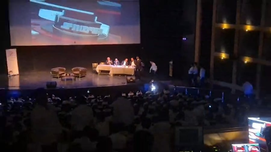 תחרות הנואמים בקעמפ של ישיבת בית מתתיהו