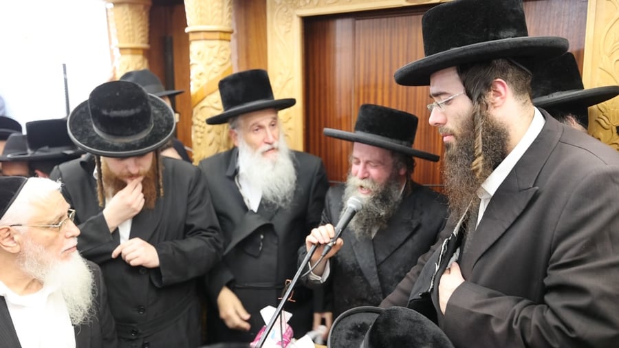 בן האדמו"ר מקרעטשניף סיגעט זצ"ל מספיד