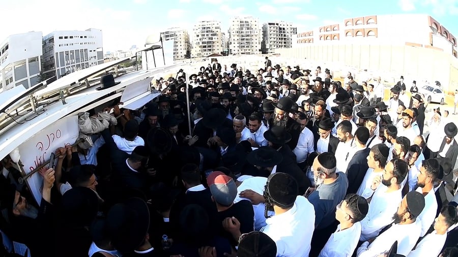 מסע הלוויית המקובל הגה"צ רבי דוד חיים שטרן זצ"ל