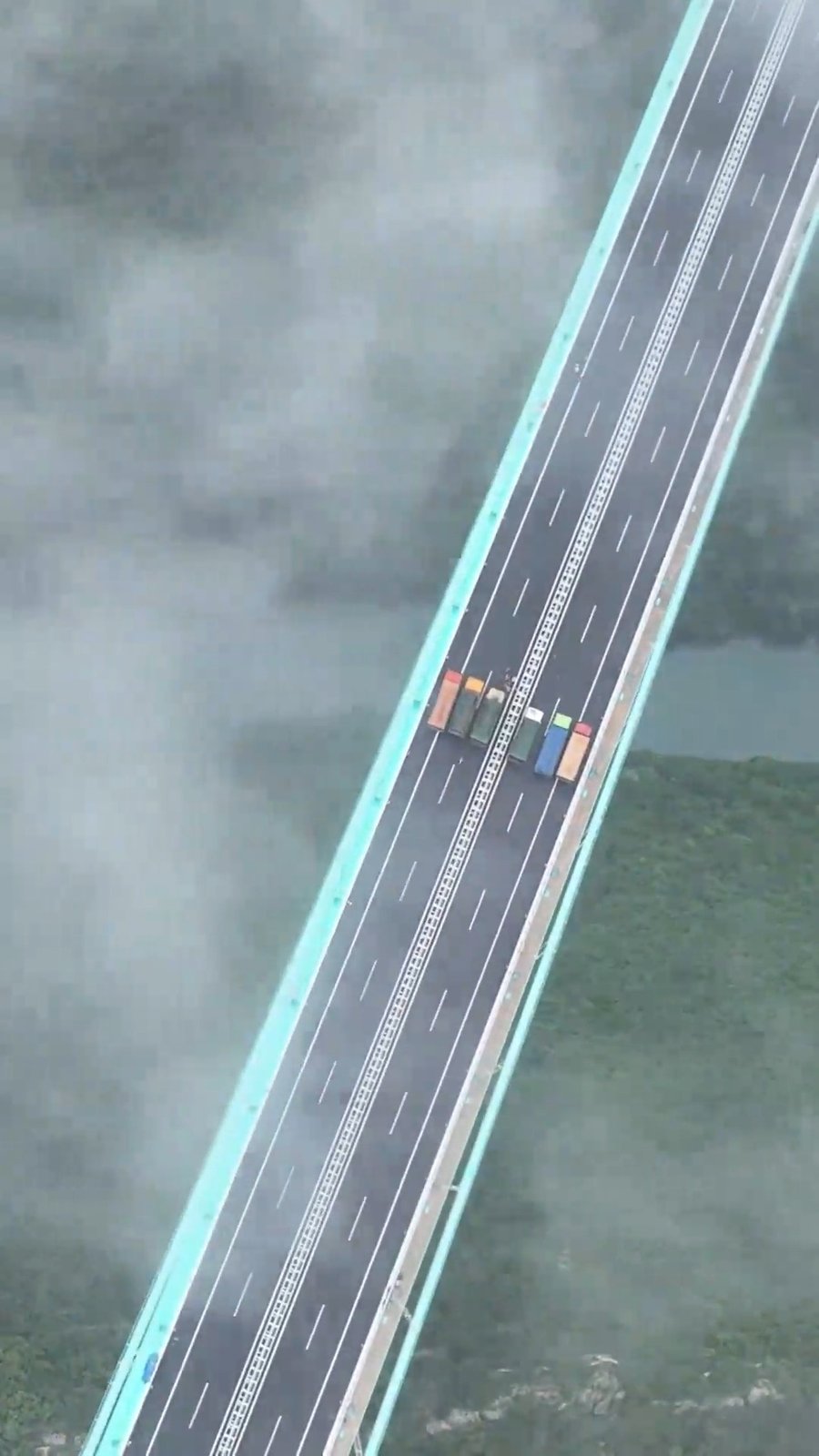 מבחן עומס על הגשר הגבוה בעולם