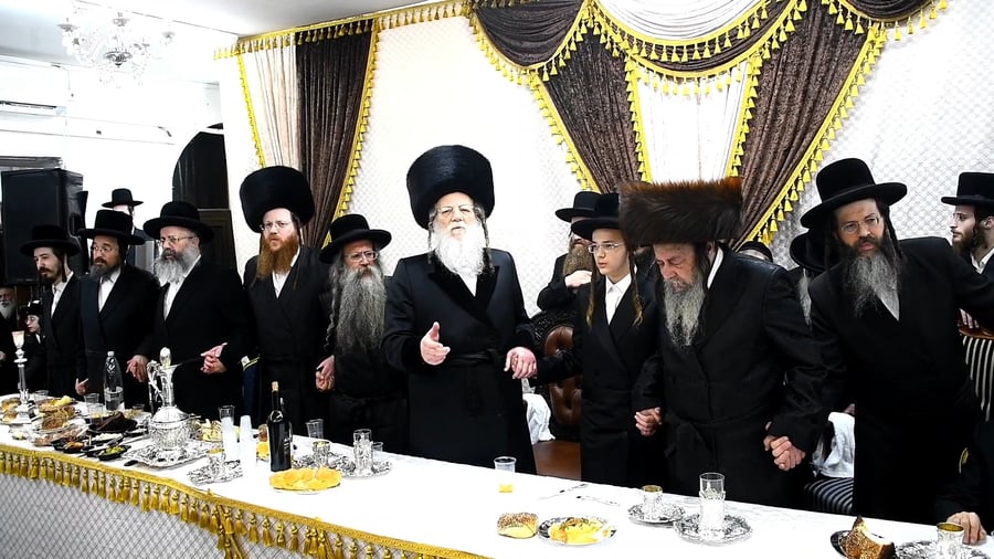 שמחת בר המצווה לנכד האדמו"רים ממודז'יץ וזוועהיל 