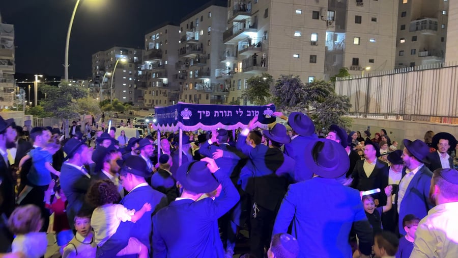 הכנסת ספר תורה למוסדות ’דרך אמונה’