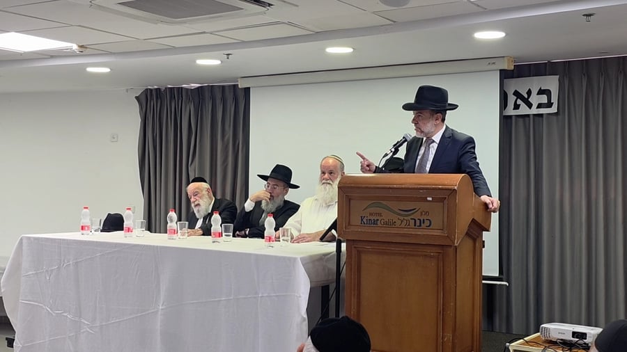 הרב מלול פותח את כנס הכשרות 