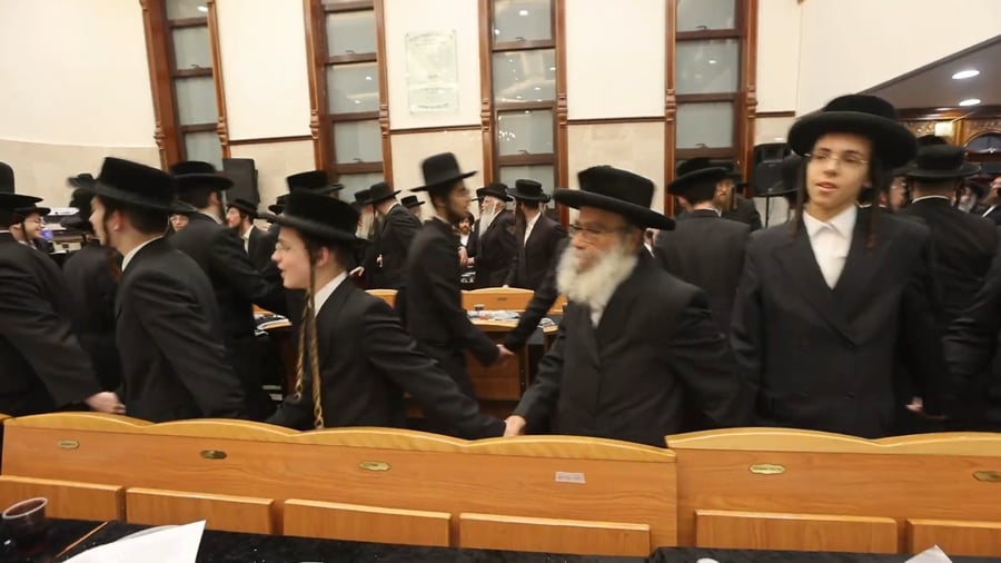 מעמד סיומים וחלוקת פרסים בישיבת ברסלב בבית שמש