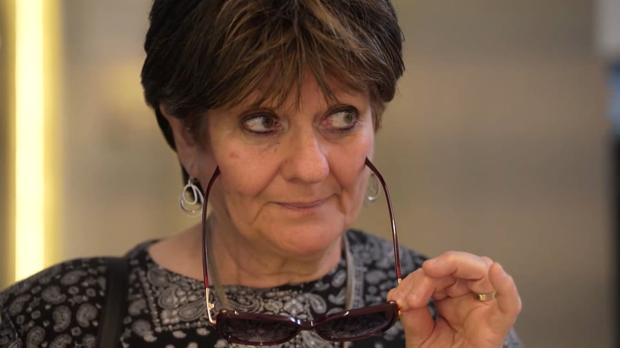 כשהשוויגער דופקת בדלת באמצע היום: צפו בסרטון המשעשע של גיטי וינר וקנור