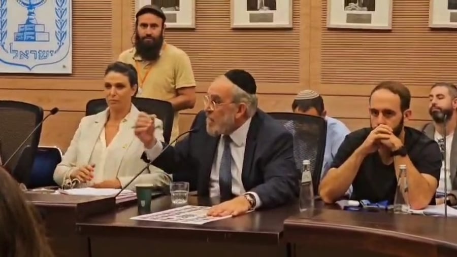 ח"כ יעקב אשר בדיון ועדת החוץ והביטחון