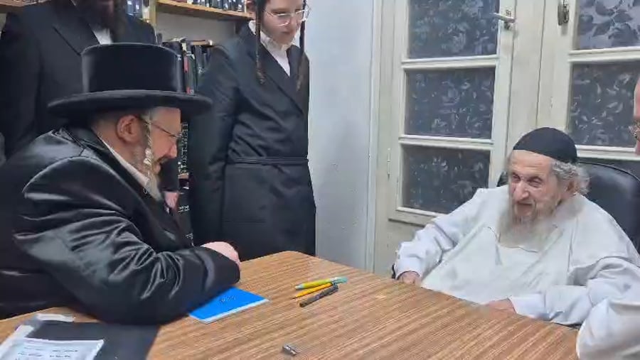 הרה"צ רבי אהרן מרדכי רוקח בביקור אצל הגר"ד לנדו