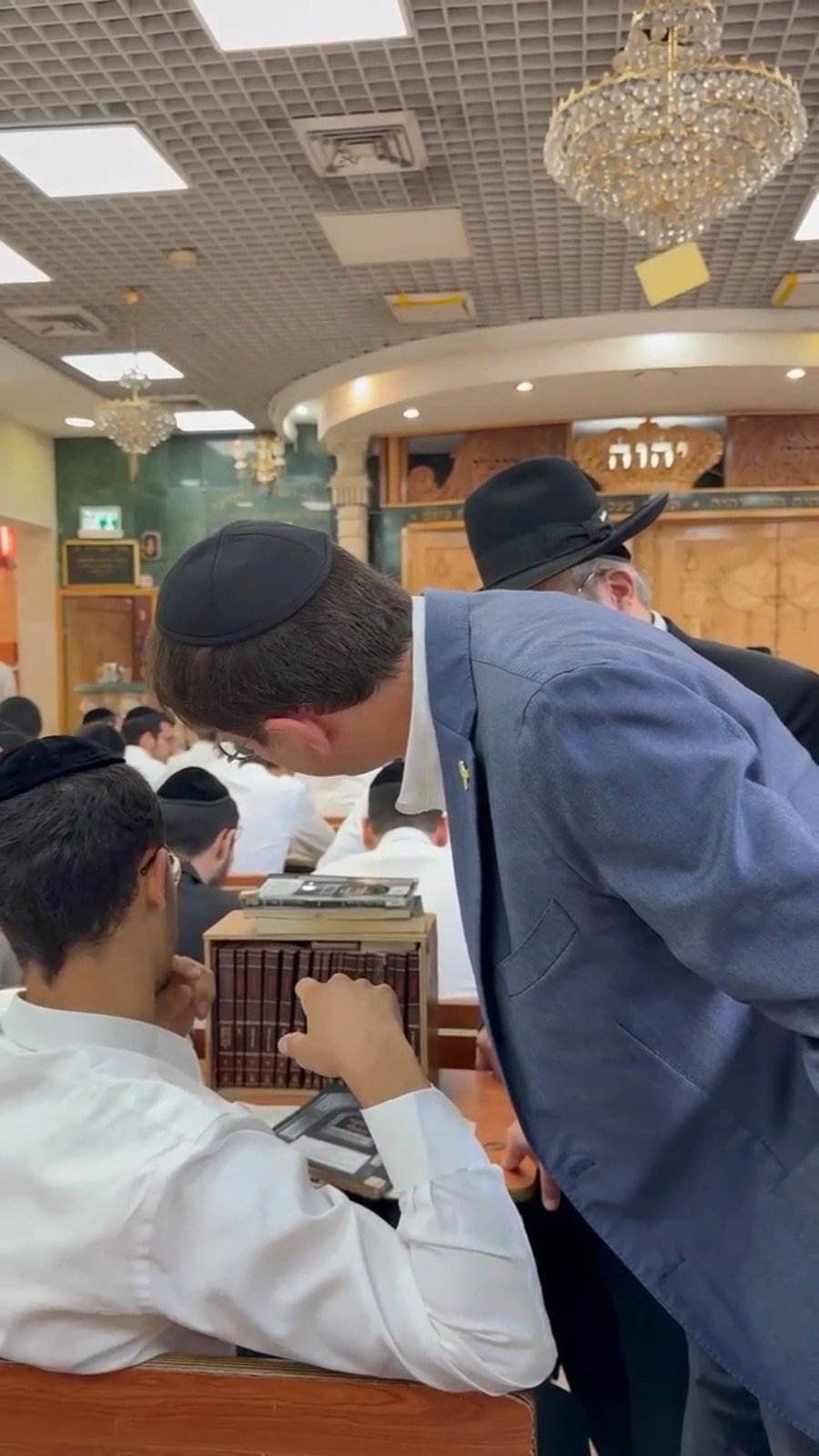 בועז ביסמוט בביקור בכסא רחמים