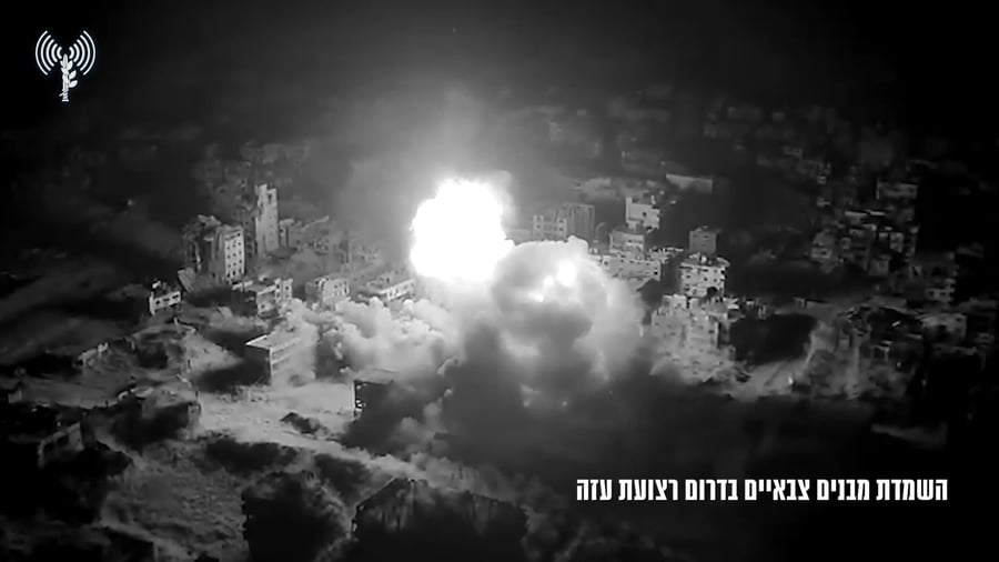 השמדת מבנים צבאיים בדרום רצועת עזה