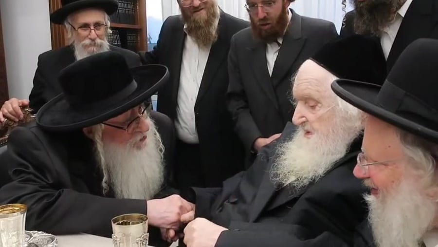 האדמו"ר מצאנז בביקור אצל הגר"מ שטרנבוך