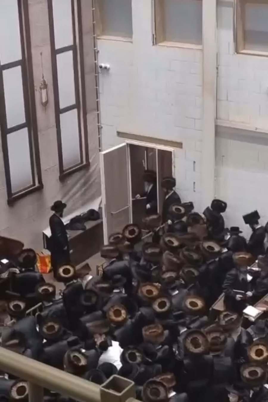 האדמו"ר מפשעווארסק מופיע לאמירת הסליחות