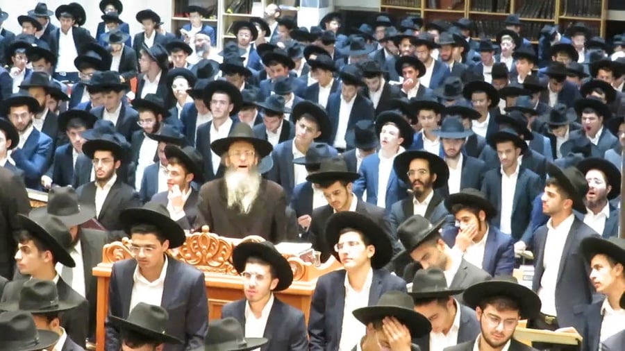 א' סליחות בישיבת 'קול אליהו'