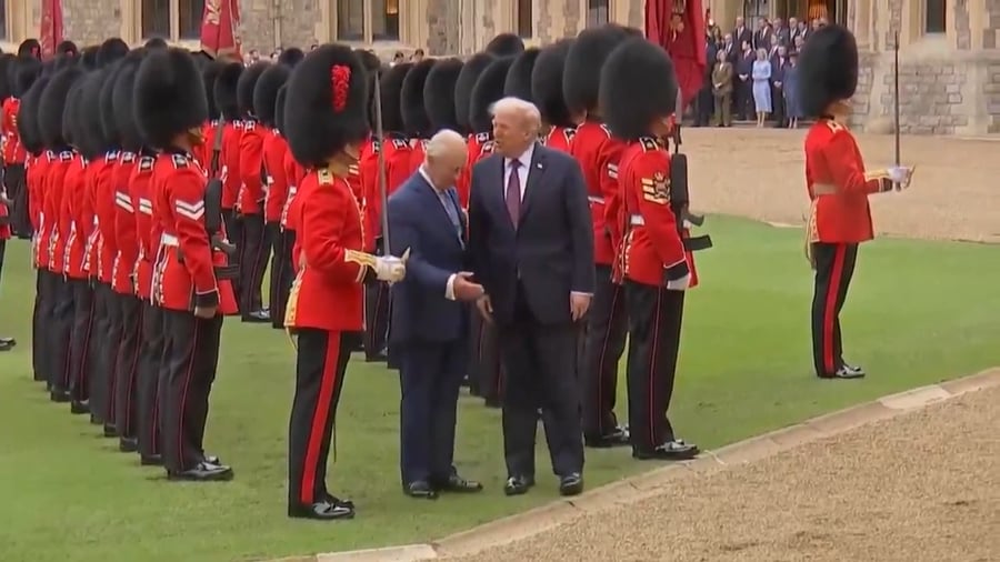 טראמפ עם החייל