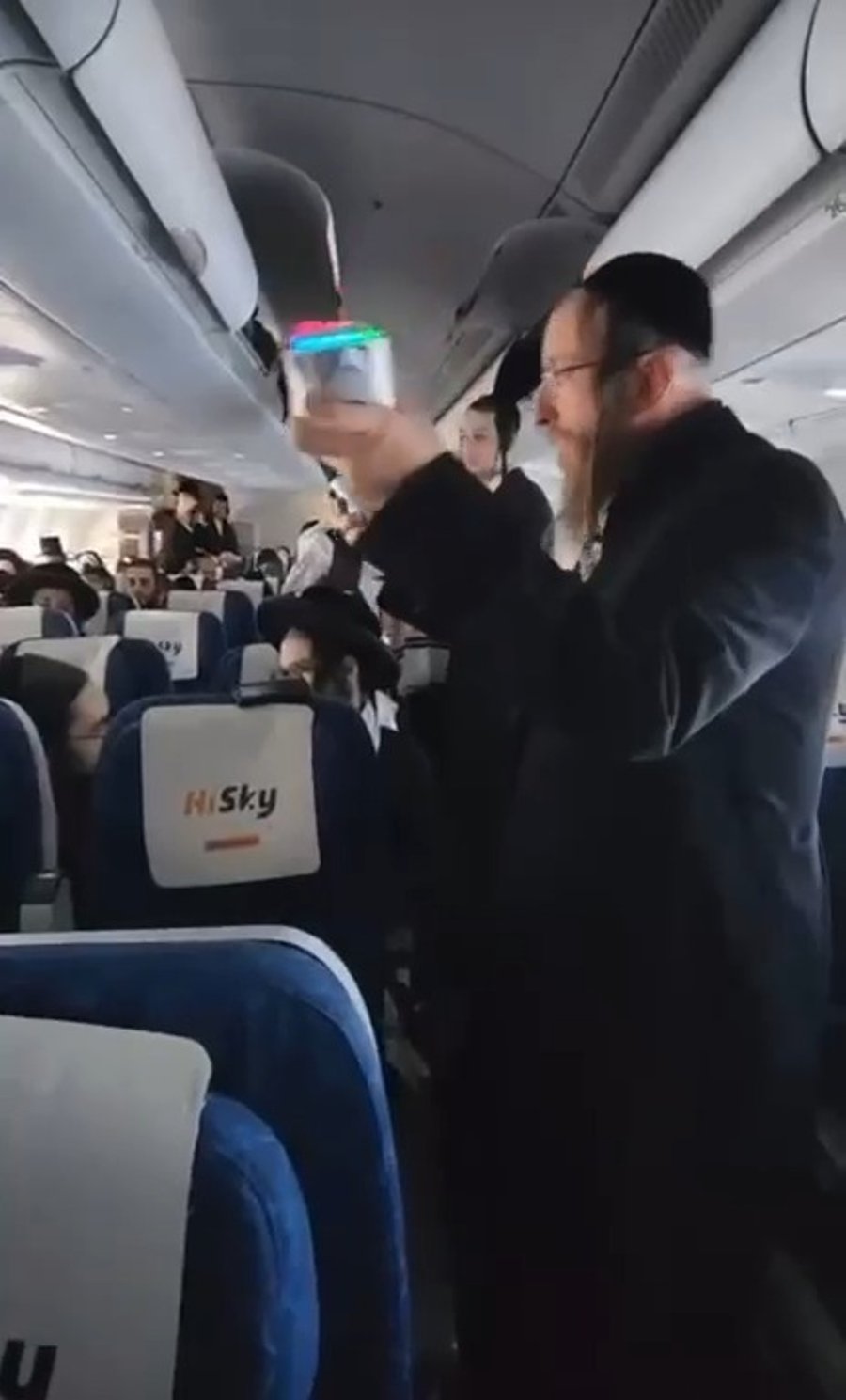 רגעים לפני הנחיתה שירת ושמרו בני ישראל את השבת על המטוס