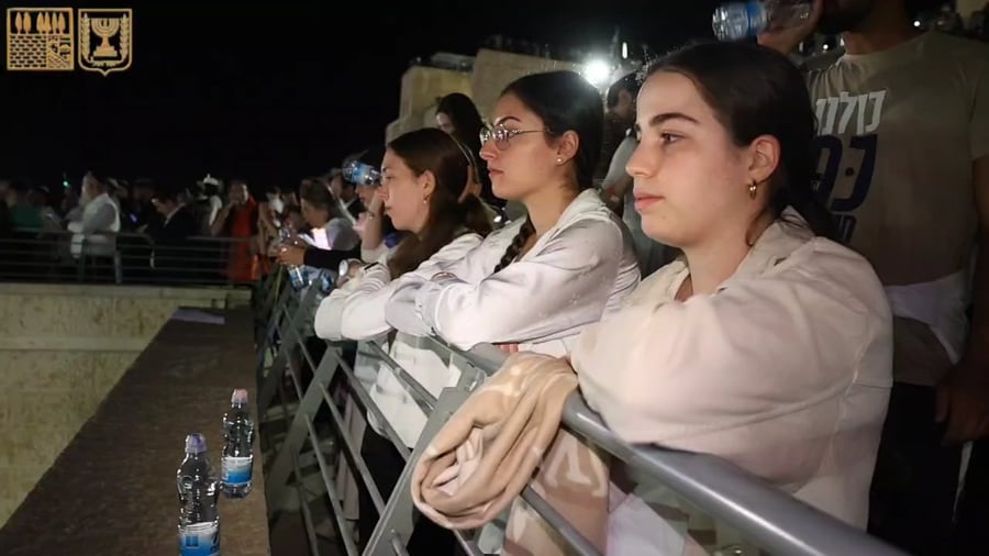 התצפיתניות בסליחות בכותל, אמש