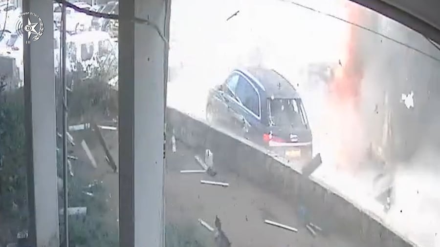 רגעי פיצוץ הרכב