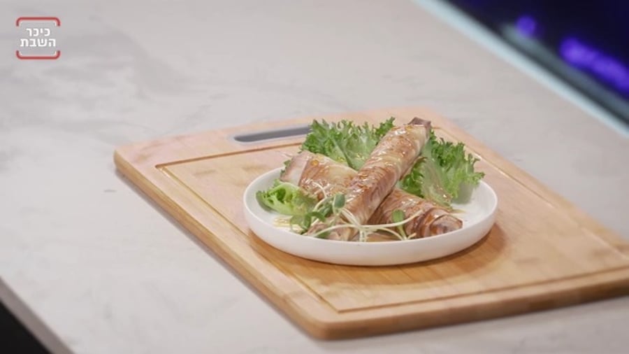 השף אבי מילר עם סיגרי פילו חגיגיים עם בשר וצנוברים: קל להכנה, טעים ומרשים בטירוף - צפו